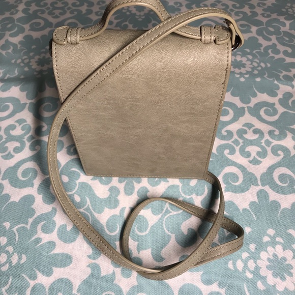 Women’s Universal Thread Crossbody Bag - Picture 5 of 6